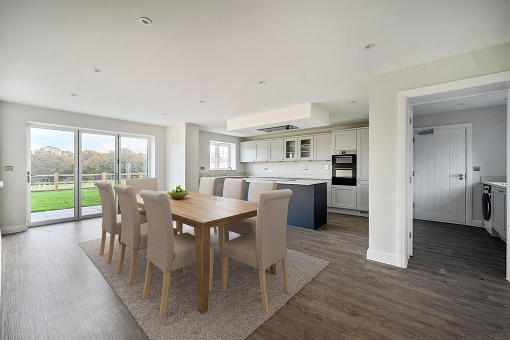 Property photo 2 of 8 Picture No. 31