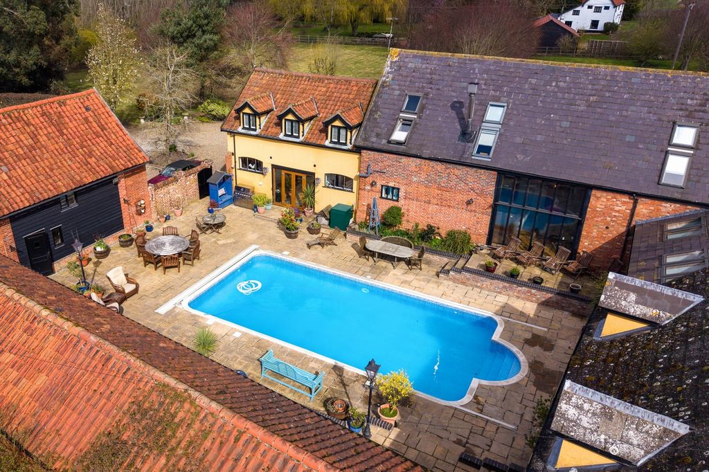 Property photo 2 of 46