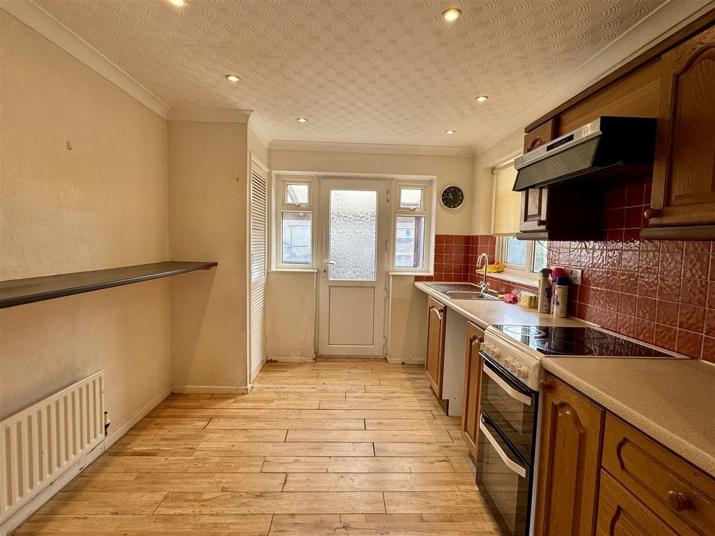 Property photo 3 of 31 Kitchen Breakfast Room