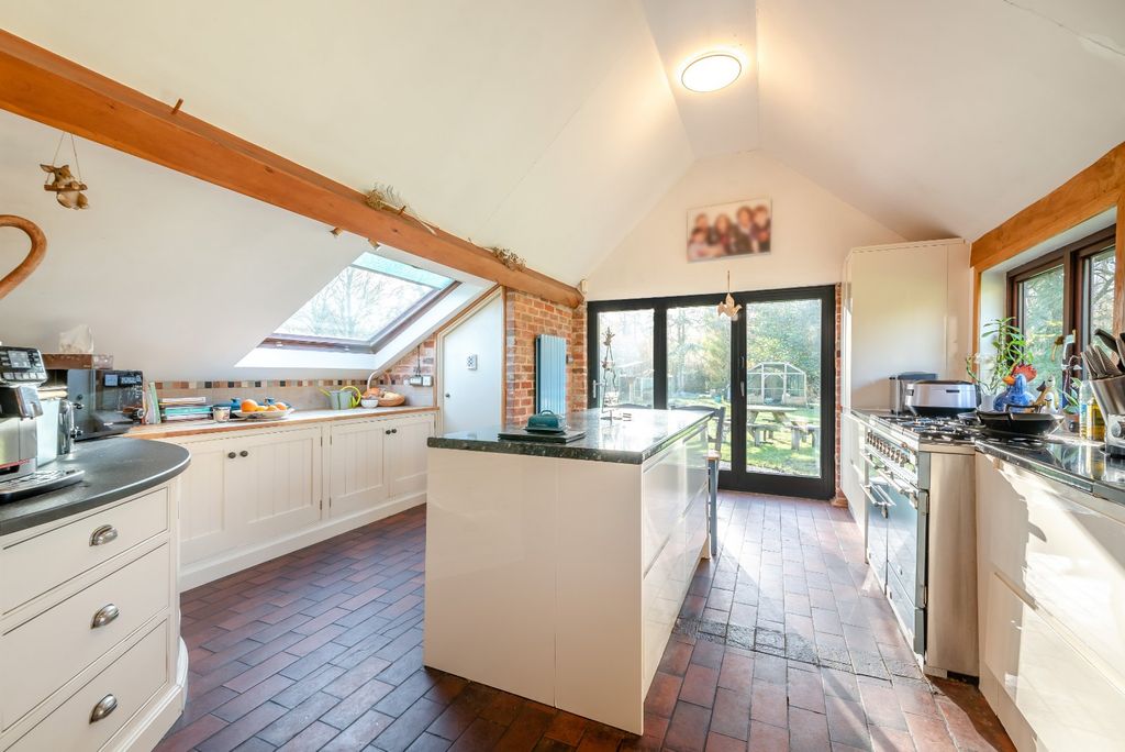 Property photo 3 of 18 Kitchen