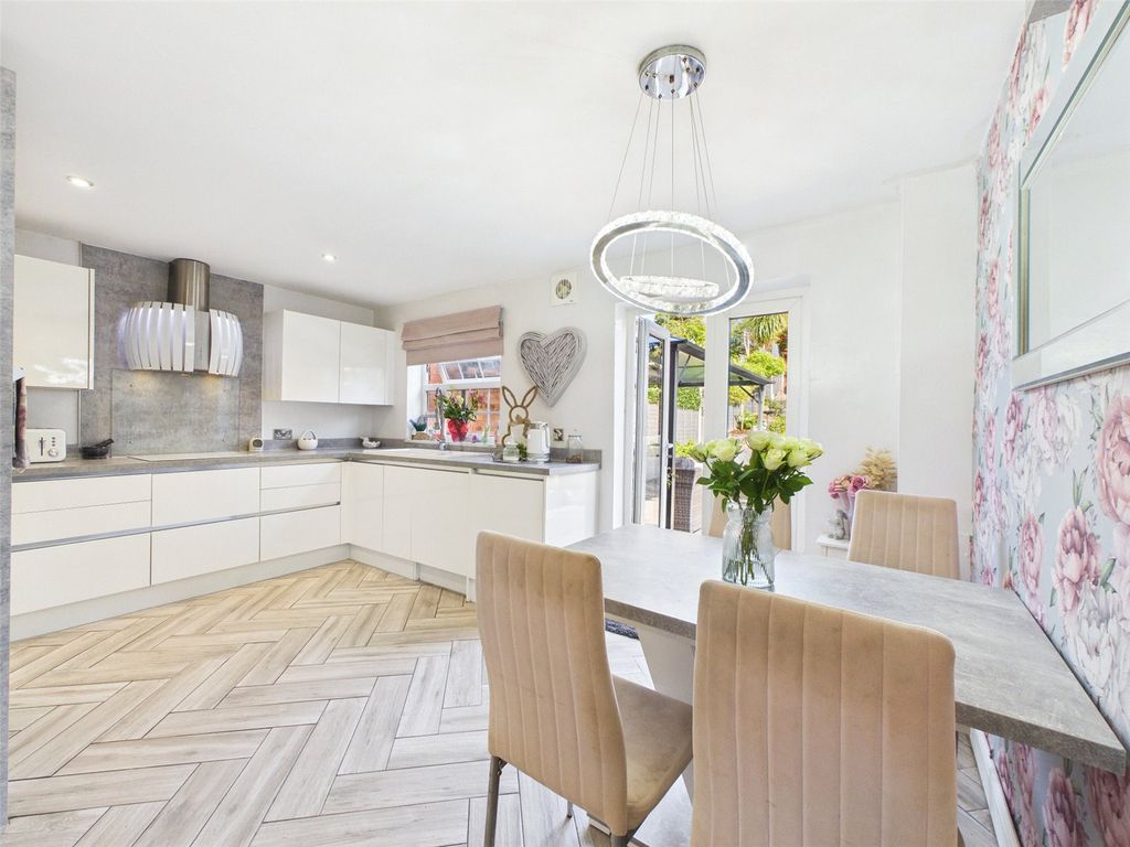 Property photo 3 of 22 Picture No. 12