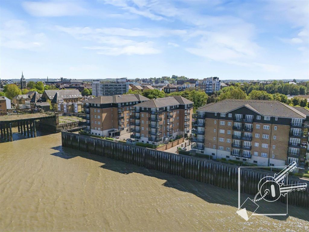 Property photo 2 of 36