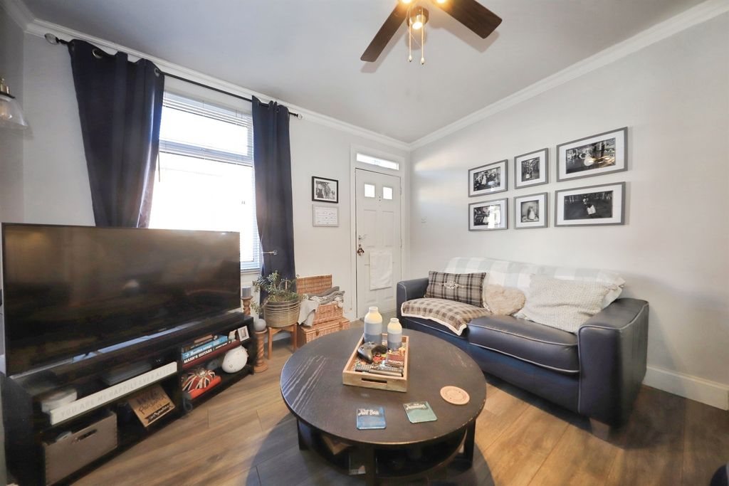 Property photo 2 of 18