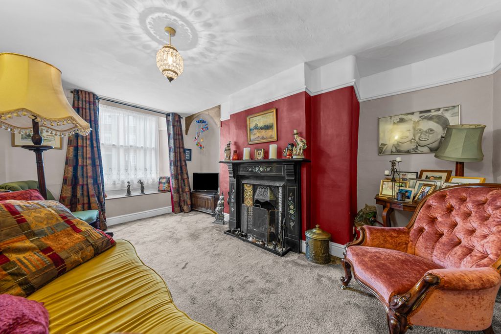 Property photo 3 of 37