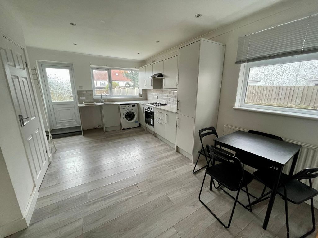 Property photo 3 of 12 Photo 7