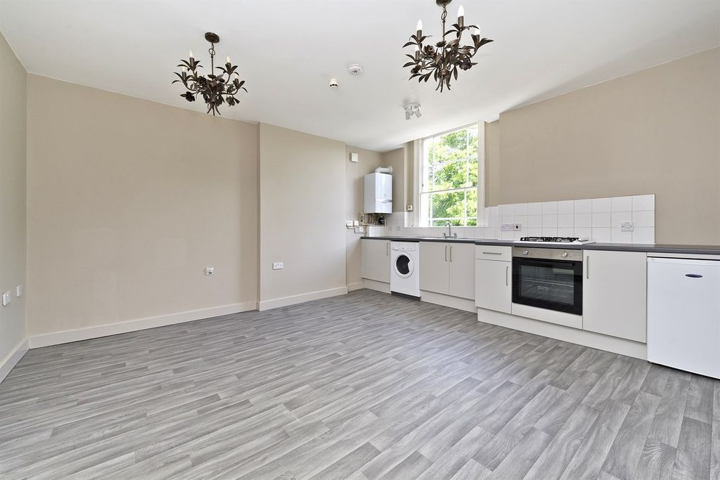 Property photo 1 of 5 (Main)