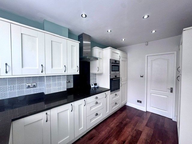 Property photo 3 of 14 Kitchen.1