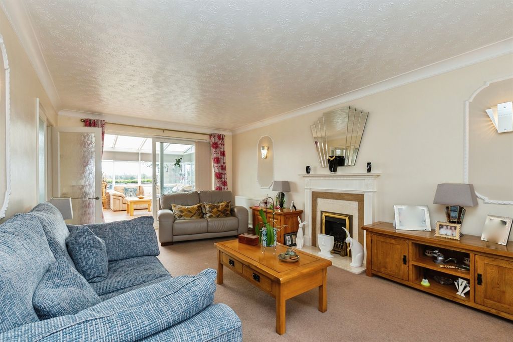 Property photo 2 of 28