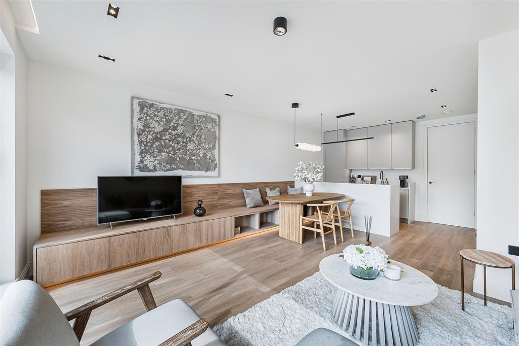Property photo 3 of 16 Flat 3 -50 Creswick Road W3-2.Jpg