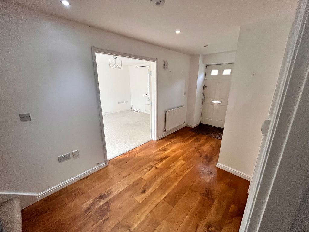 Property photo 2 of 25