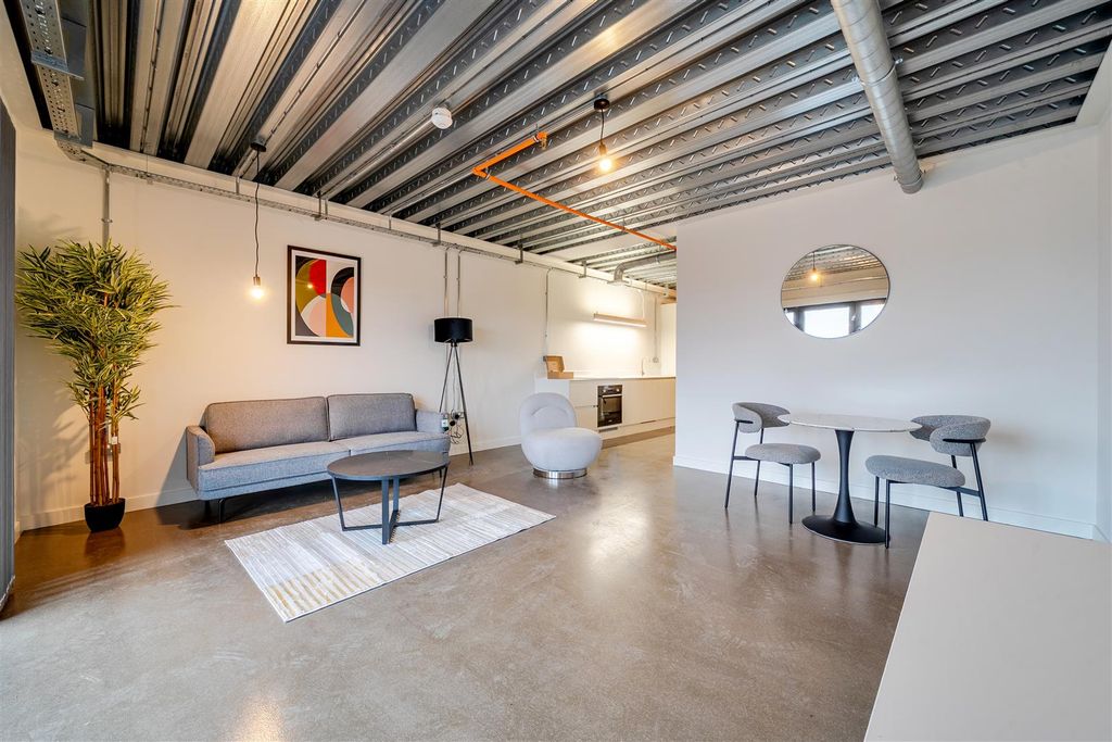 Property photo 1 of 12 1375146-8-6903787cc245B.Jpg