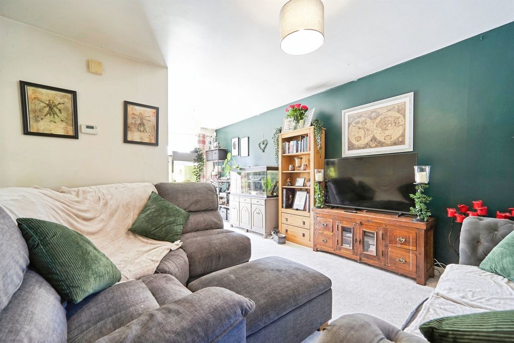 Property photo 2 of 11