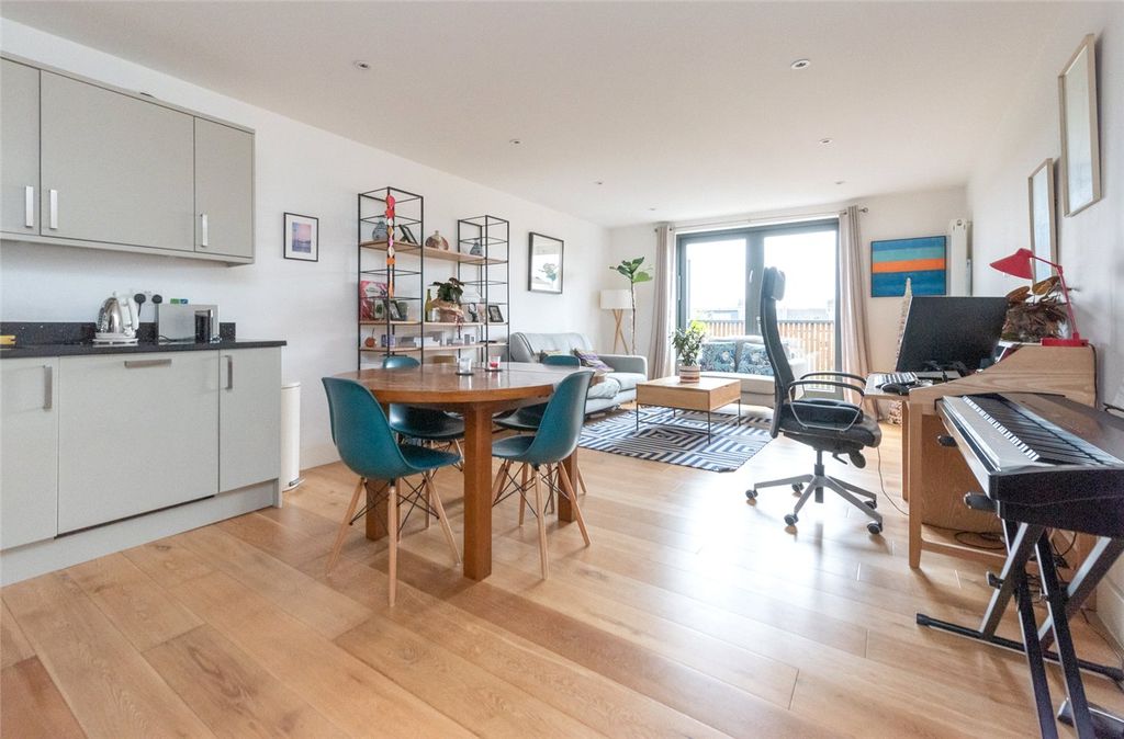 Property photo 1 of 14 Picture No. 21