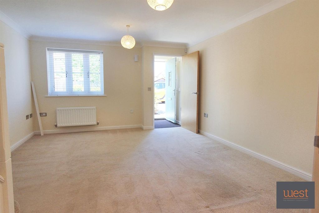 Property photo 3 of 13 Img_9922 (Fileminimizer).Jpg