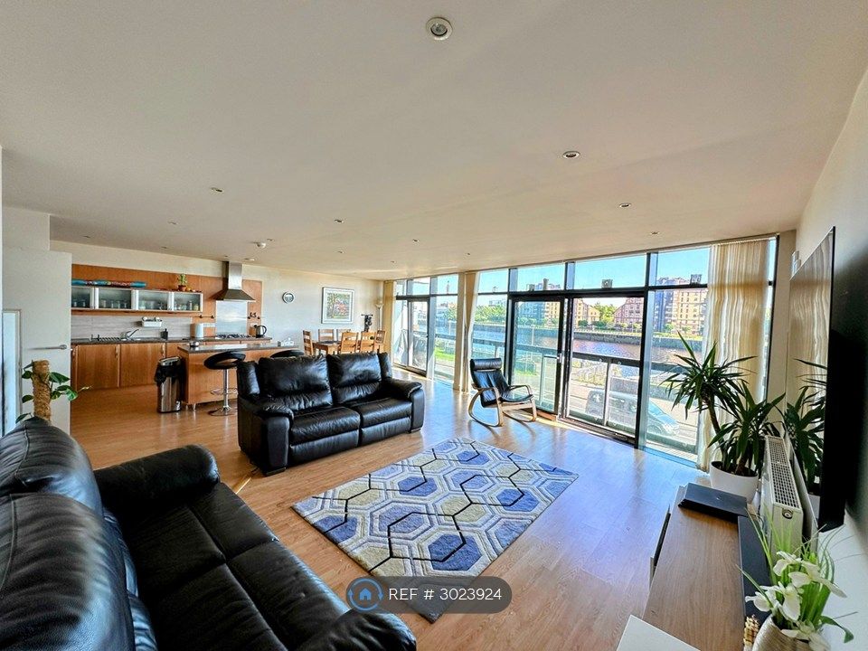 Property photo 2 of 11 Lounge