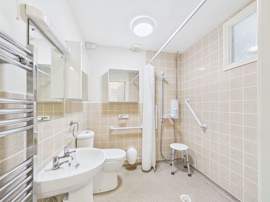 Property photo 3 of 12