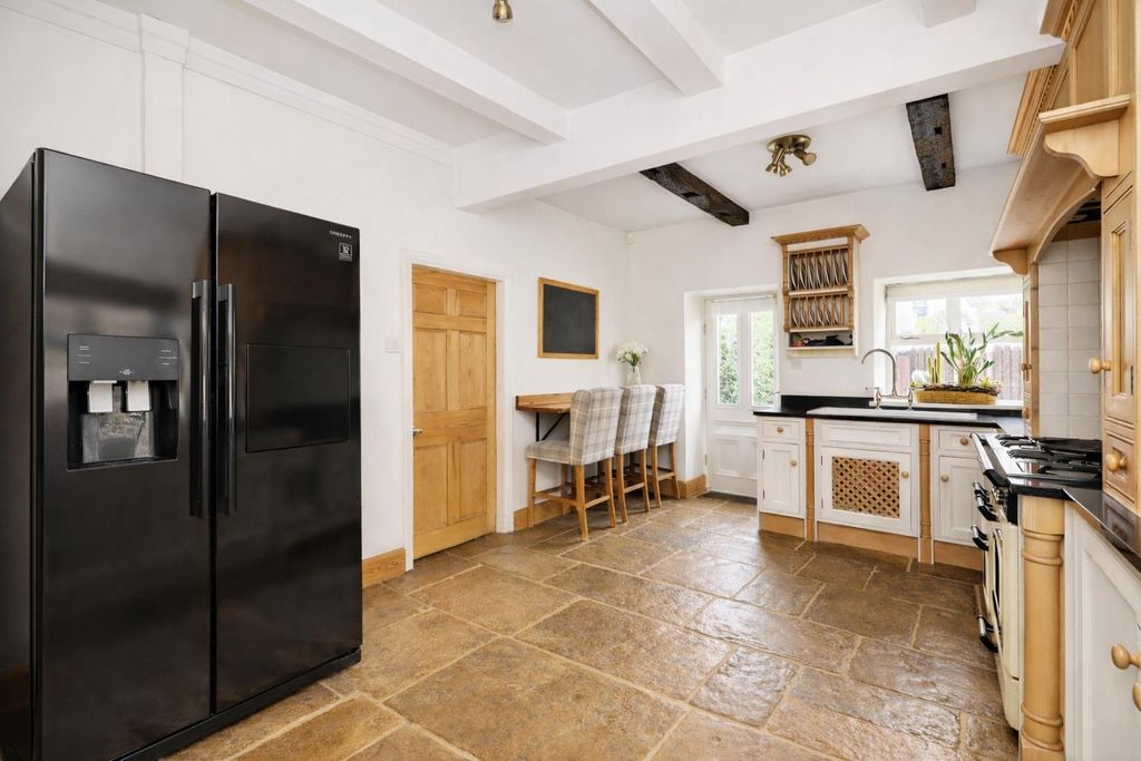 Property photo 3 of 32 Image00016.Png