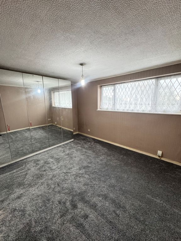 Property photo 3 of 6 Bedroom