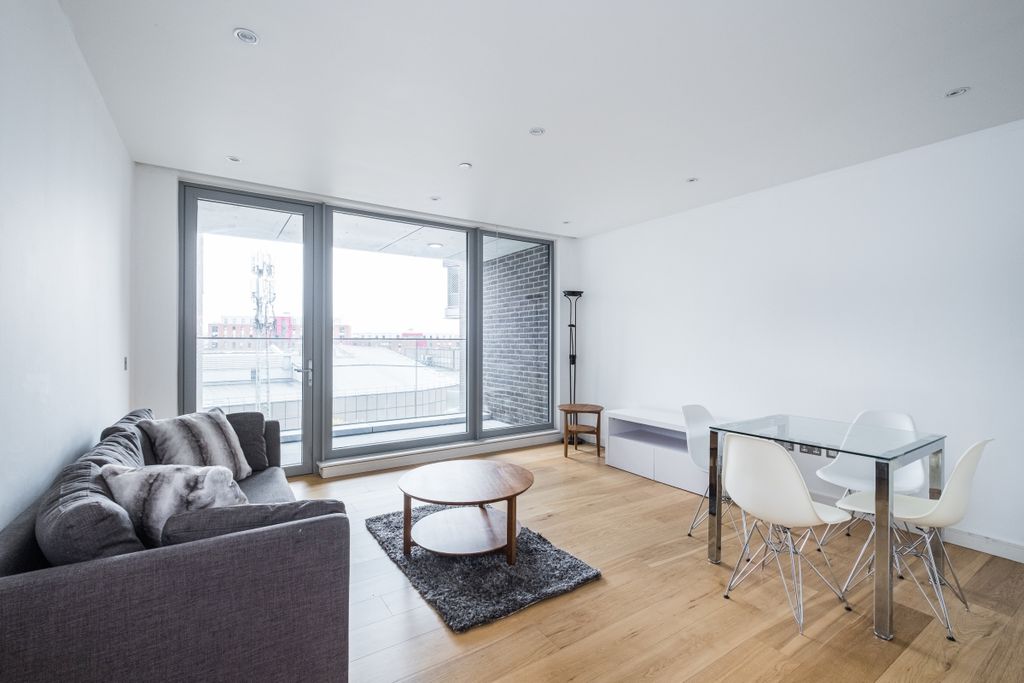 Property photo 1 of 12 Regents Wharf
