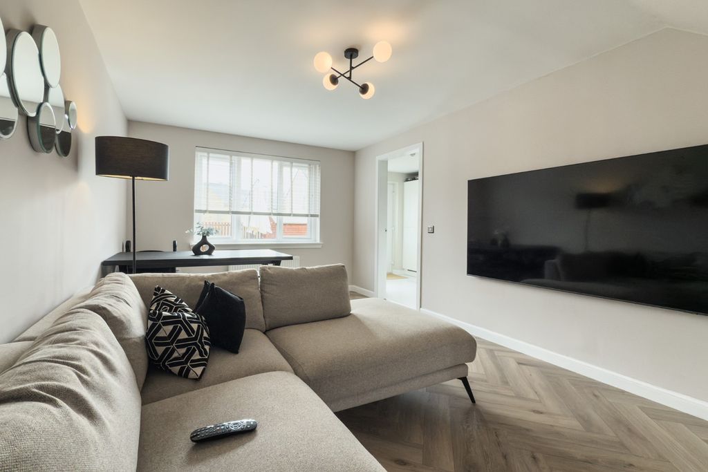 Property photo 2 of 25 4358533