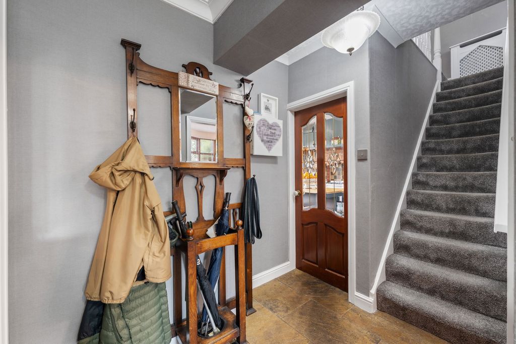 Property photo 2 of 35