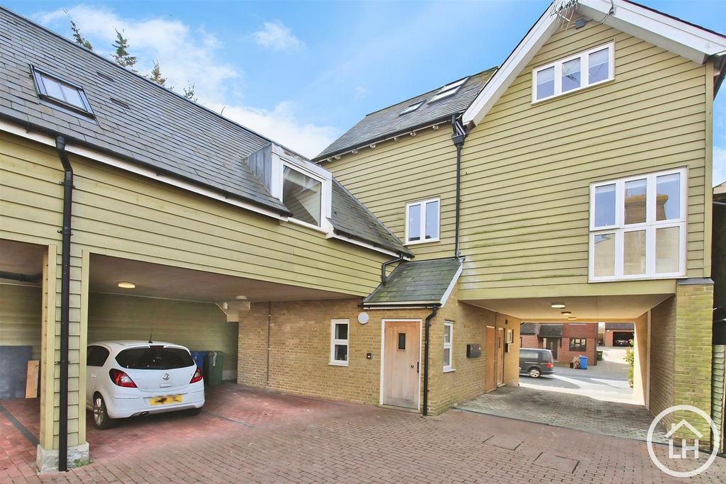 Property photo 1 of 9 Outside