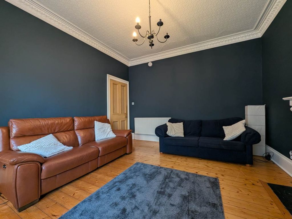 Property photo 2 of 11 liv2