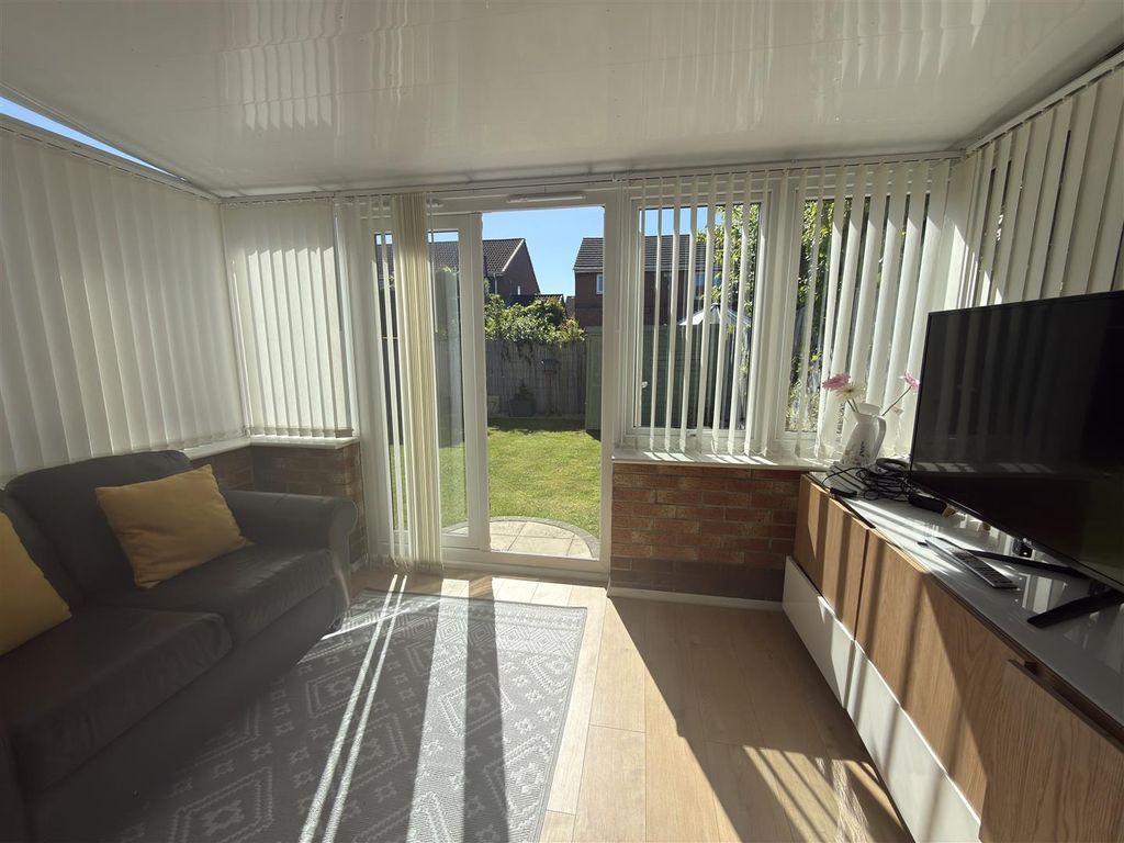 Property photo 3 of 9 Conservatory
