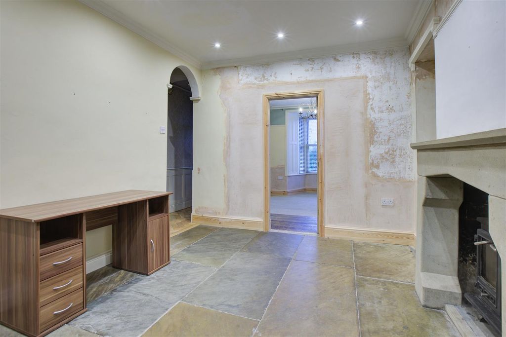 Property photo 3 of 22