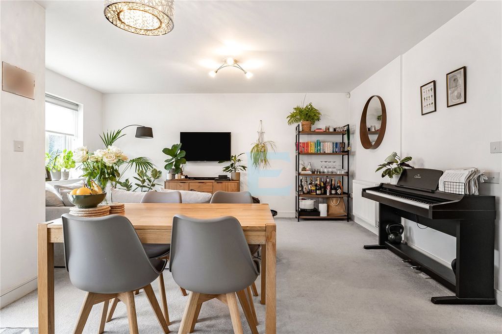 Property photo 2 of 18 Picture No. 97