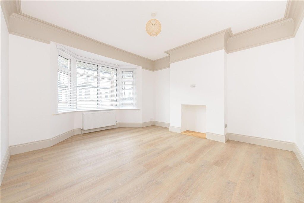 Property photo 3 of 9 Lounge