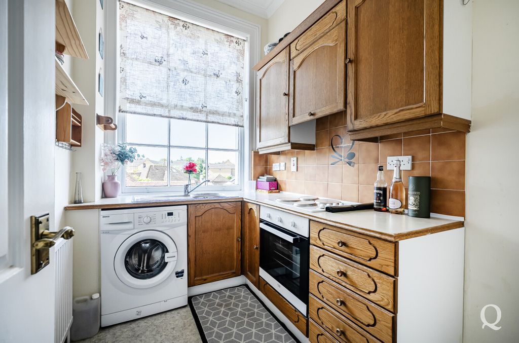 Property photo 3 of 19 cd025Ec7-8Fa7-43B...