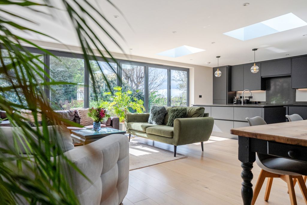 Property photo 2 of 35 1446348-30-69Dfc4...