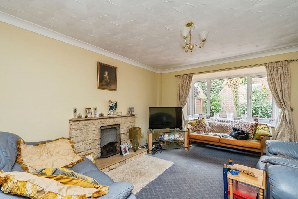 Property photo 2 of 17 Photo