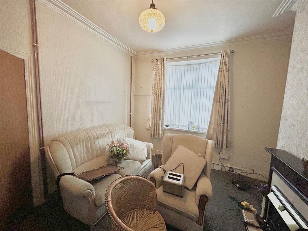 Property photo 2 of 7 Lounge.Jpg