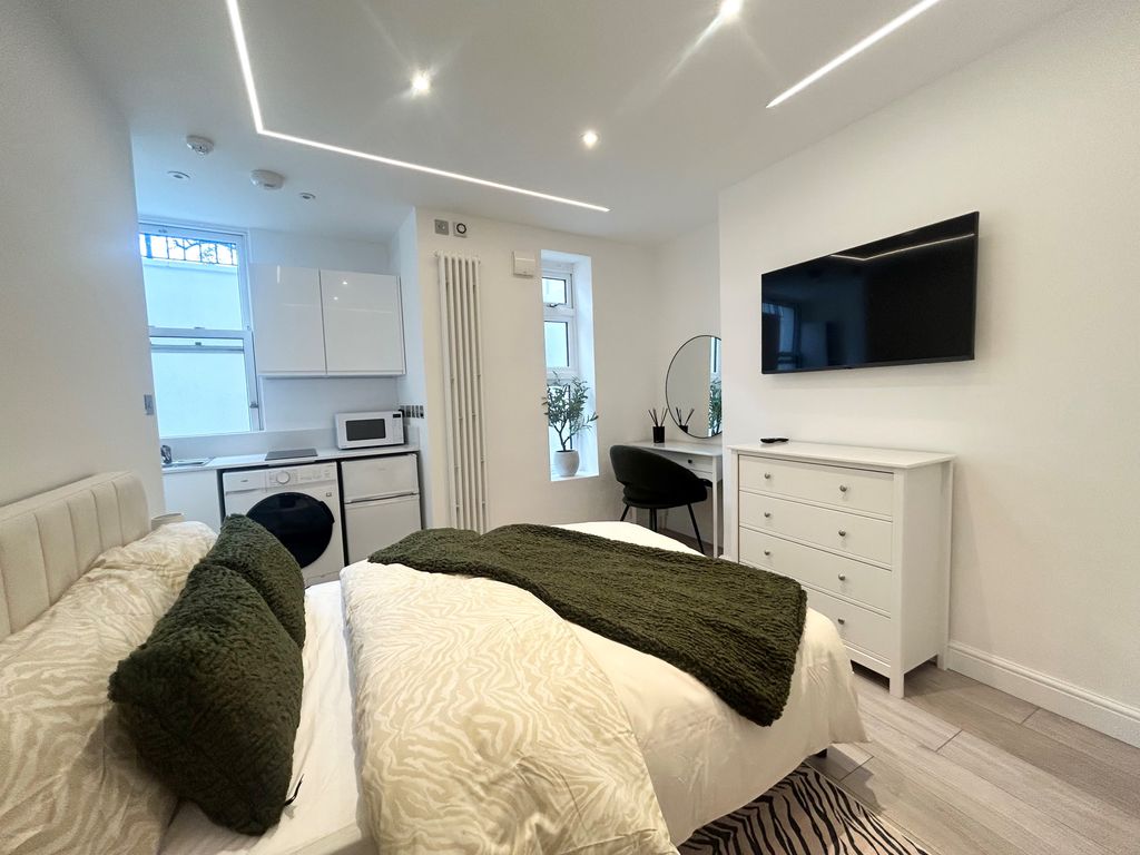 Property photo 1 of 5 Bedroom