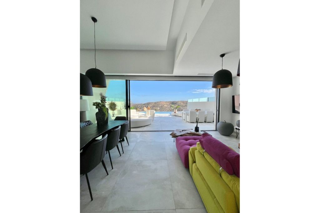 Property photo 3 of 33