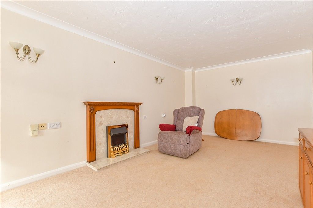 Property photo 2 of 13 Lounge