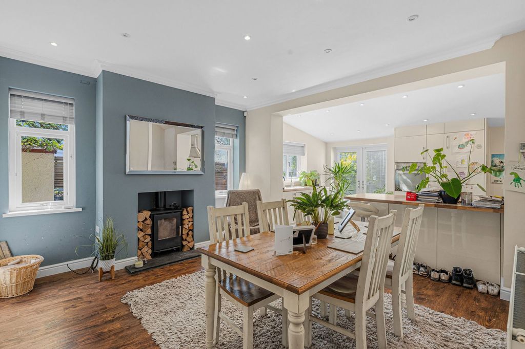 Property photo 2 of 28