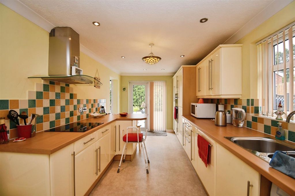 Property photo 3 of 13 Kitchen