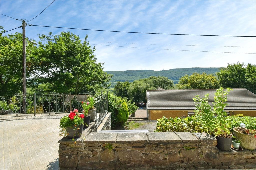 Property photo 2 of 21 Picture No. 28