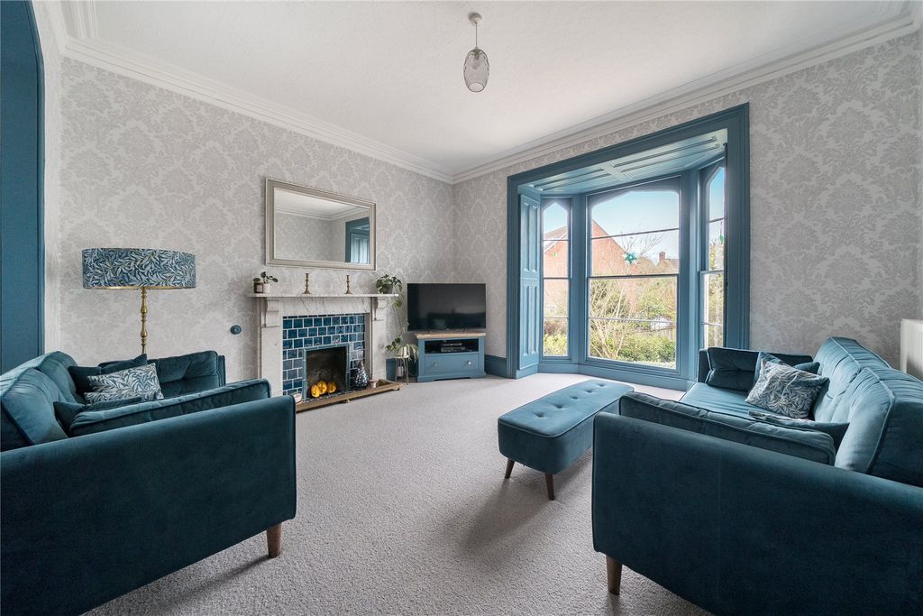 Property photo 3 of 16 Sitting Room