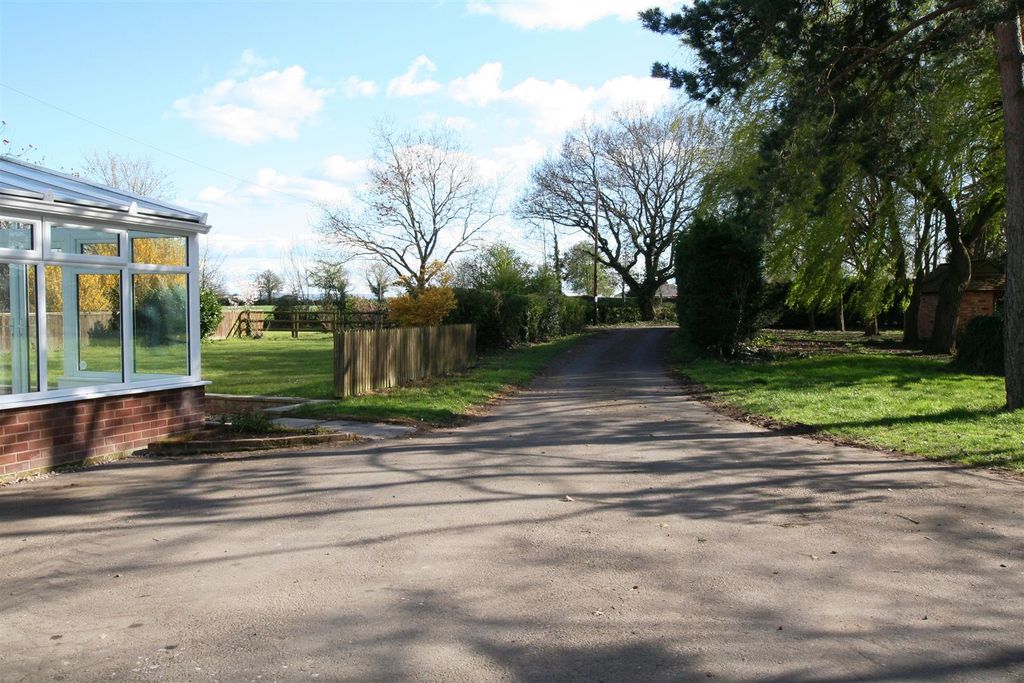 Property photo 3 of 16 Rosecottage,1Drive1.Jpg