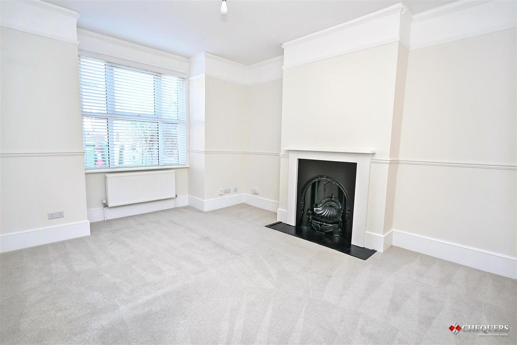 Property photo 2 of 12 Lounge