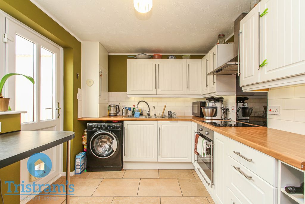 Property photo 2 of 21