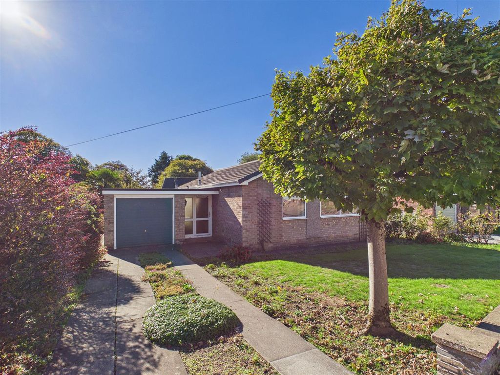 Property photo 1 of 10 West Parklands Drive - Main Photo