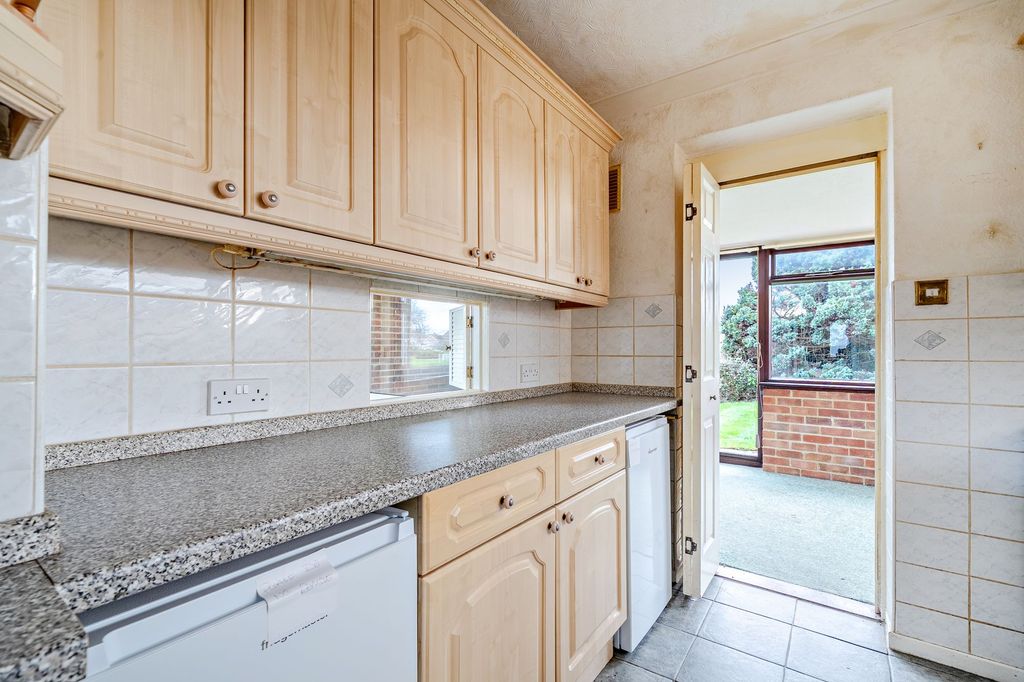 Property photo 3 of 17 Kitchen