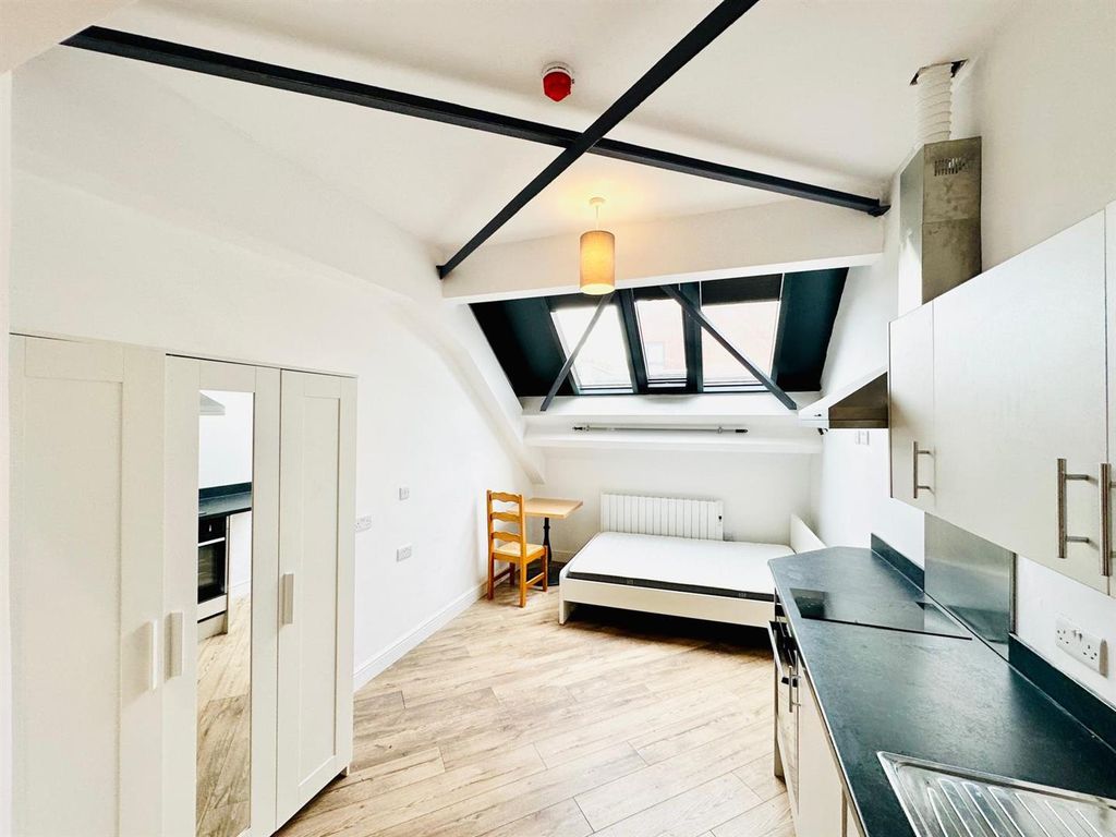 Property photo 1 of 6 Studio