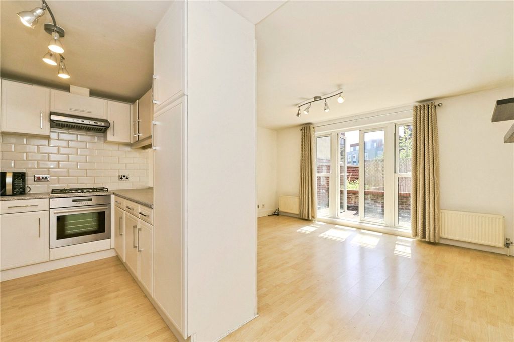 Property photo 3 of 18 Picture No. 10