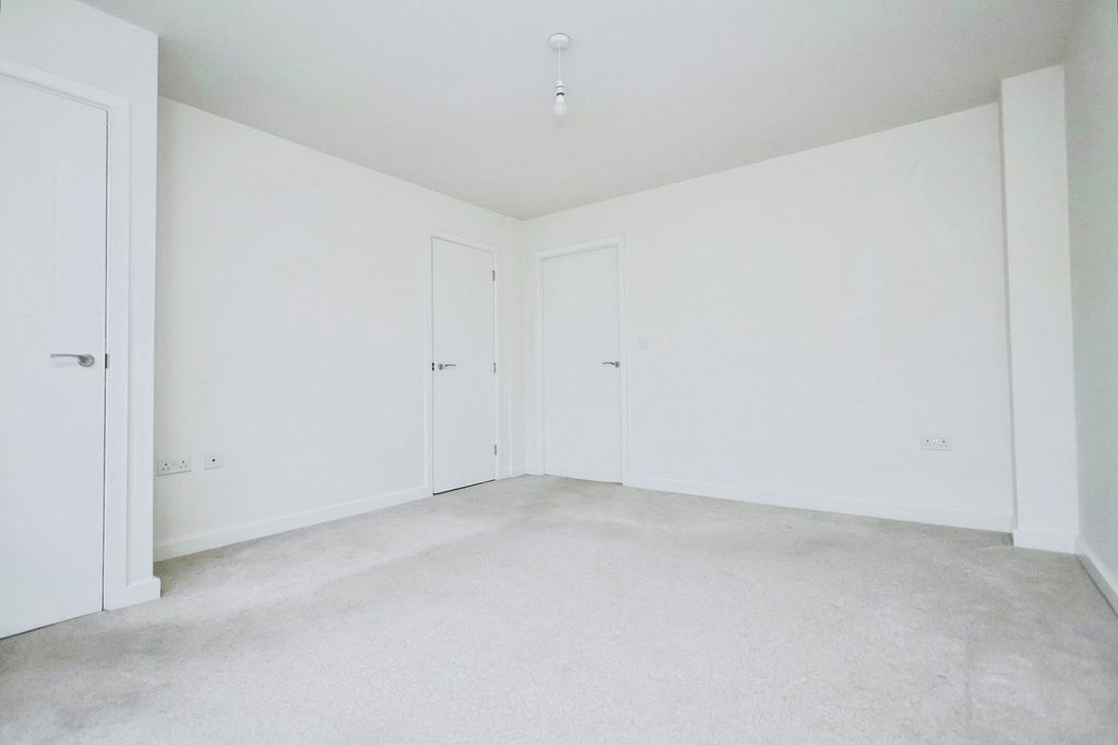 Property photo 3 of 17 Photo